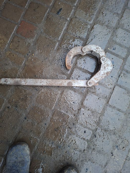 Продам ключ боровий трубний