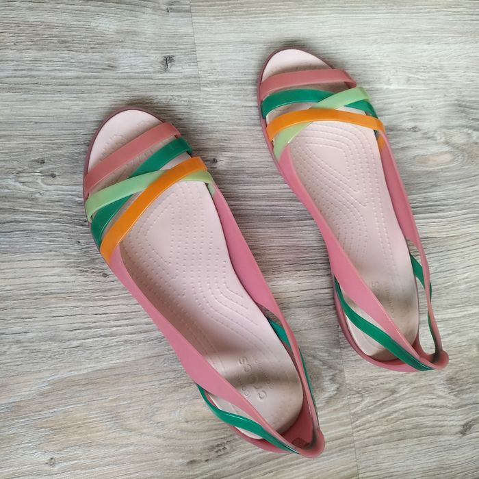 Crocs sandały W9