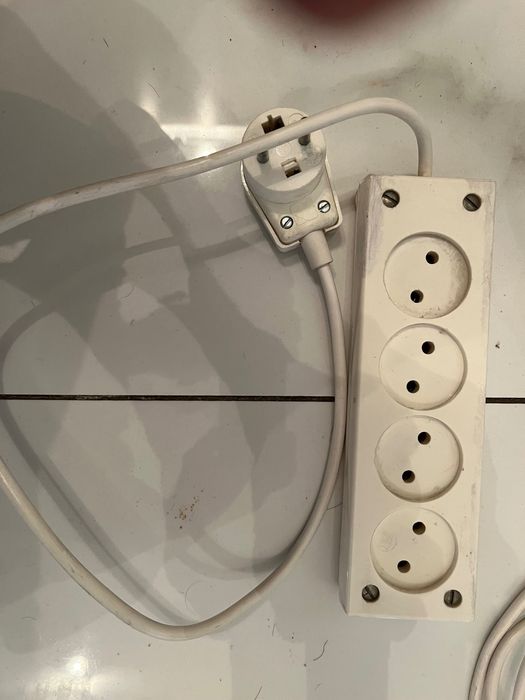 Przedłużacz, rozgałęźnik elektryczny