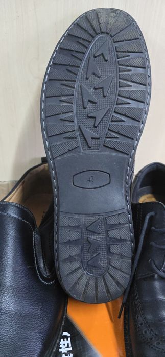 Продам фірмові туфлі великих розмірів 46 та 47 розмірів.