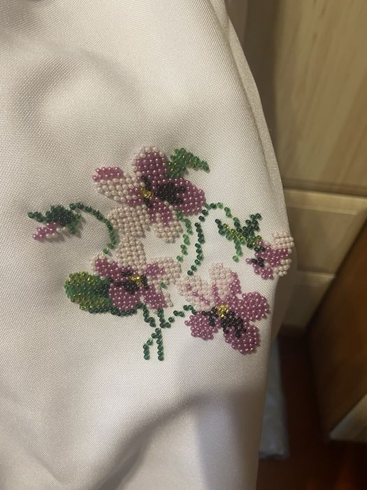 Вишите бісером плаття для дівчинки