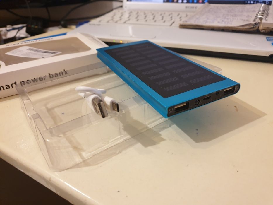 Powerbank z solarnym ładowaniem. 8000 mAh