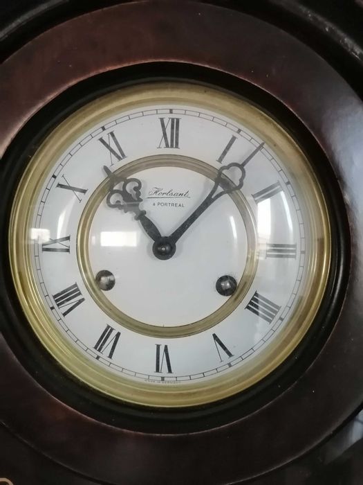 Relógio de pendulo de Mesa/capela Horlsant à Portreal de fabrico Alemão