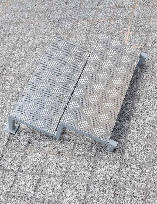Degraus para fácil acesso a Caravana . Com corrimão e Modular.