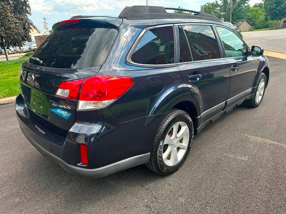Subaru Outback 2.5i Limited      2013
