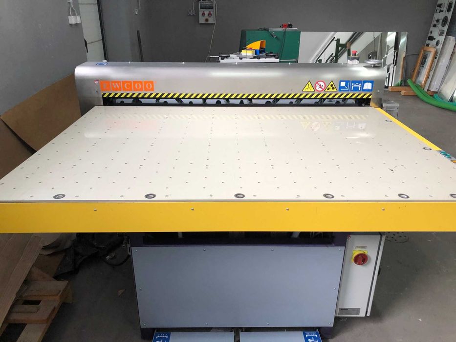 Stół vacuum z funkcją prasy do zespoleń pakietów szybowych EWCOO