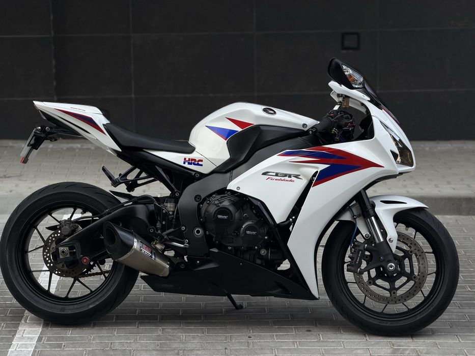 HONDA CBR 1000 RR - ÓTIMO ESTADO! Motor Novo com 5.000kms!