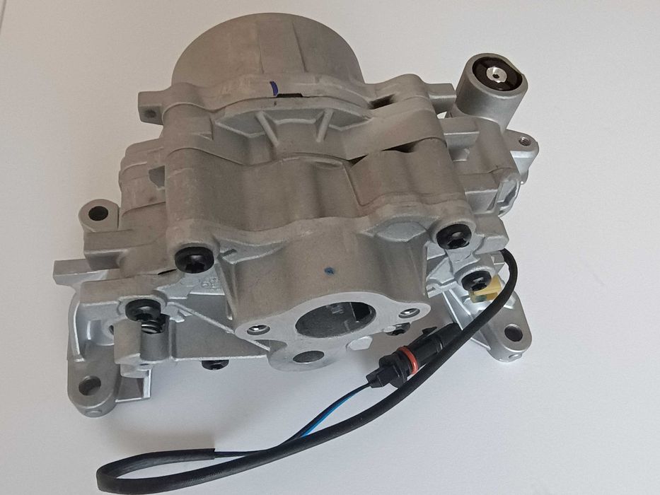 Pompa oleju Jaguar XE , Land Rover  2.0 D,  204DTD , 204DTA , LR087668