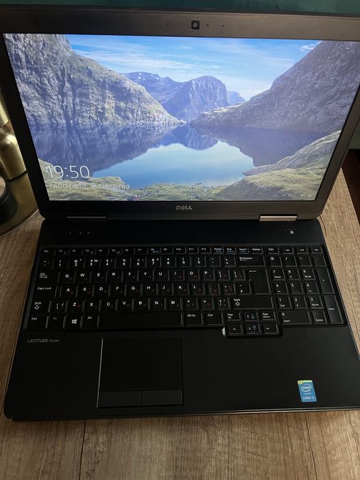 Laptop DELL E5540 i5 + zasiłacz