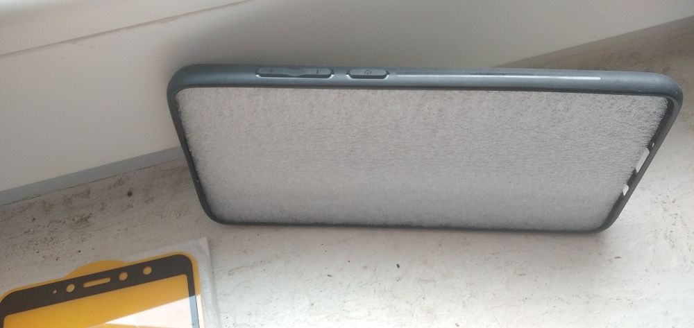 Чехлы на телефоны