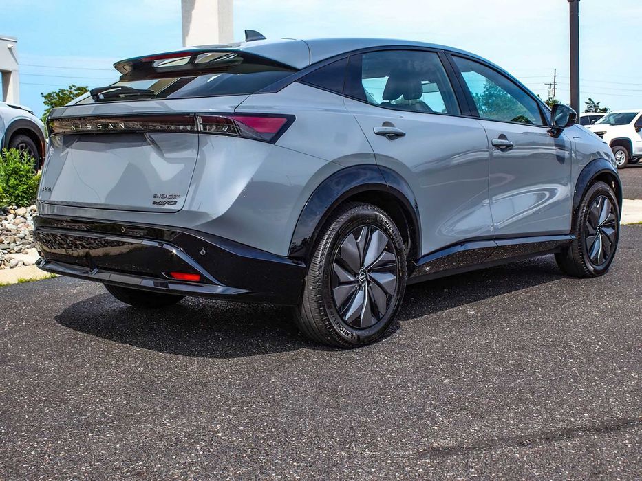 Nissan Ariya      2023