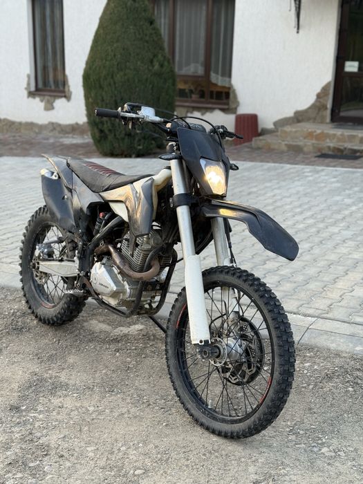 Продам мотоцикл PROFACTORY 300 AIR