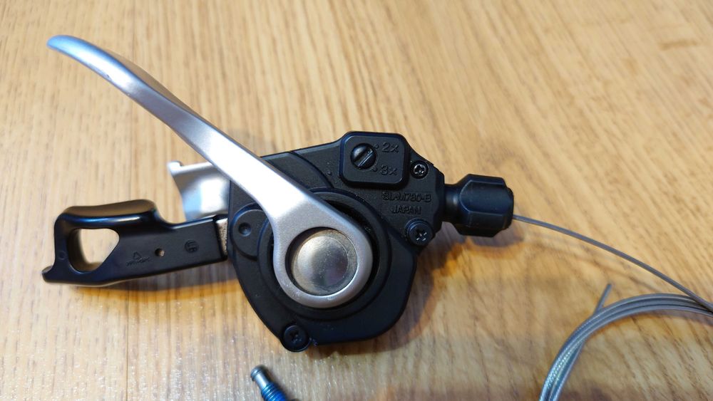 Manetka dźwignia przerzutki Shimano XT SL-M780-B I-spec z linką lewa