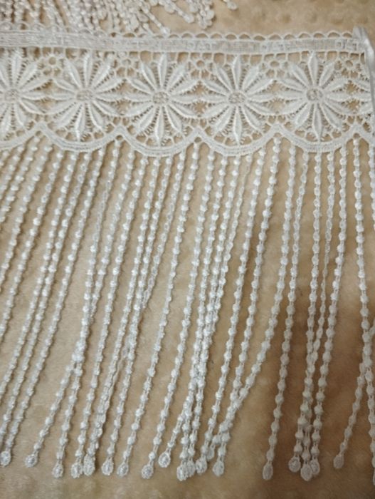 Біла тасьмв- бахрома для штор