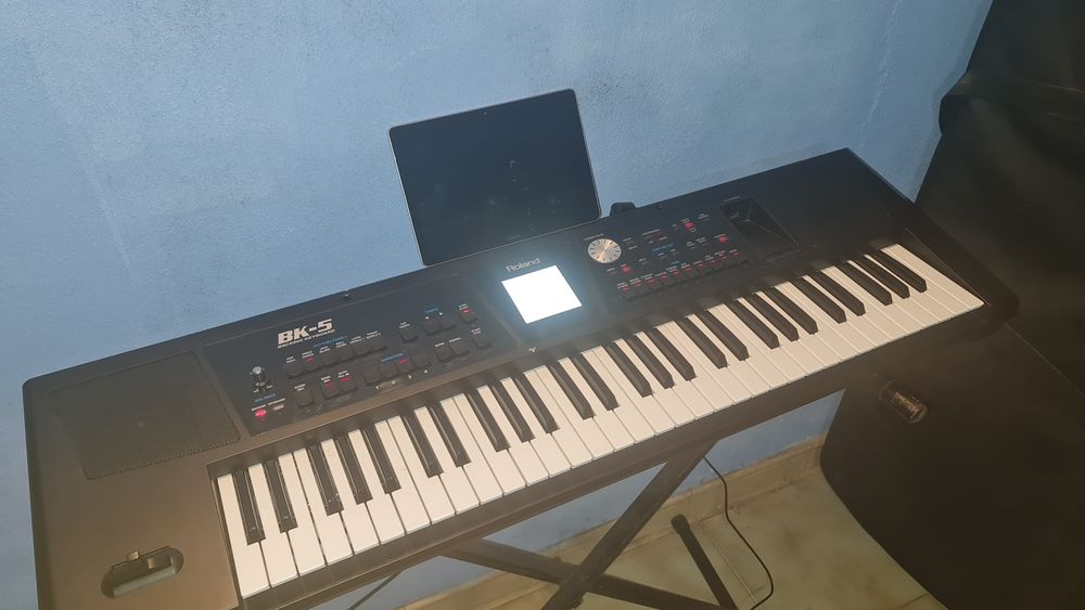 Teclado Roland BK-5  (ATENÇÃO (pagamento e entrega em mão)