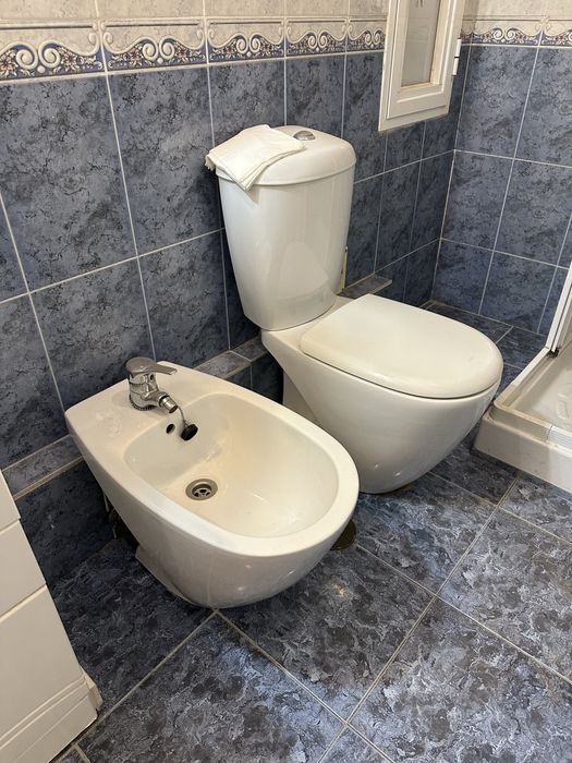 Conjunto Completo de WC – Sanita, Bidé, Lavatório e Espelho