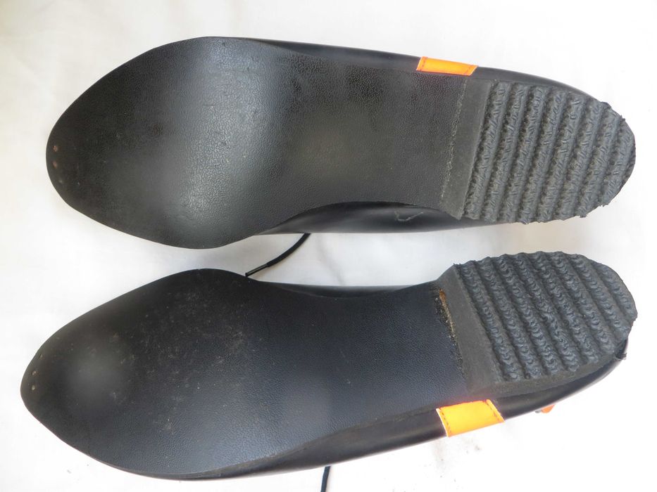 Кроссовки botas Размер 40.5 Длина стельки 26.5-27 см новые