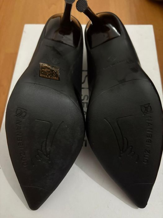 Sapatos pretos salto alto