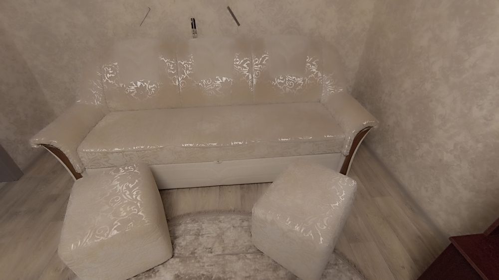 Диван "Версаль"  и два пуфа