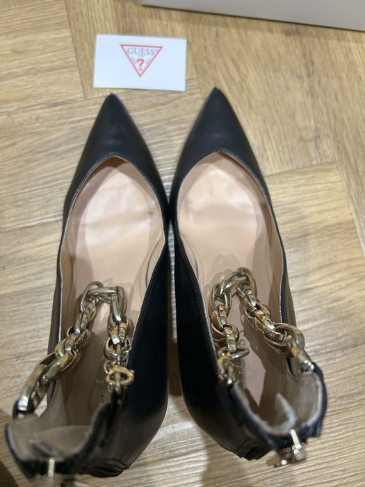 Buty na szpilce GUESS