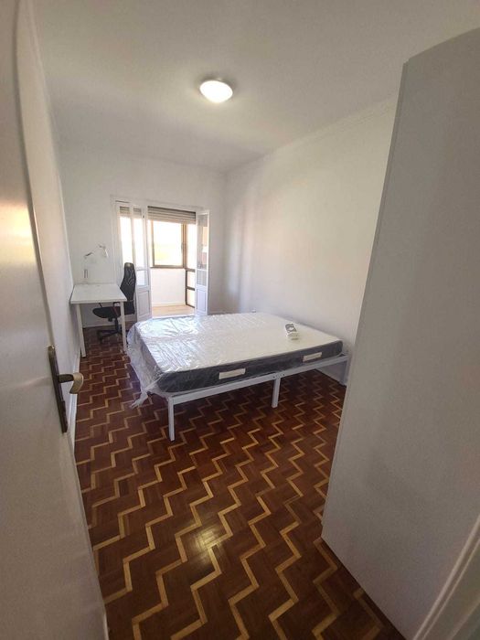 Apartamento Remodelada no Centro de Almada, 4 Quartos, Estudantes/Professores