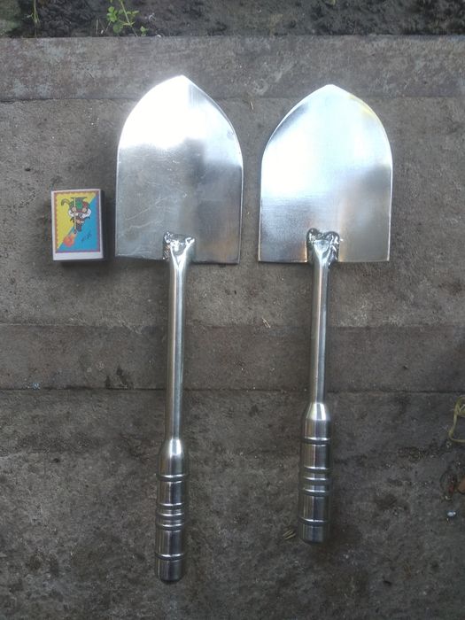 Продам топор 1975г., лопаты, топоры, молотки.