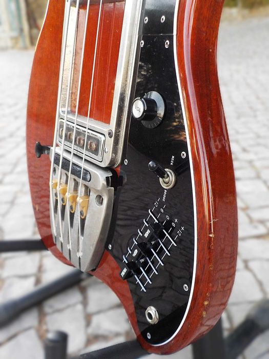Ovation Magnum II bass