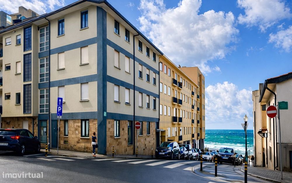 Apartamento T4 + 1 Duplex para Restauro | Foz do Douro | 132 m² |