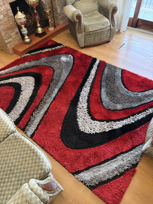 Tapete de sala grande e felpudo em excelente estado