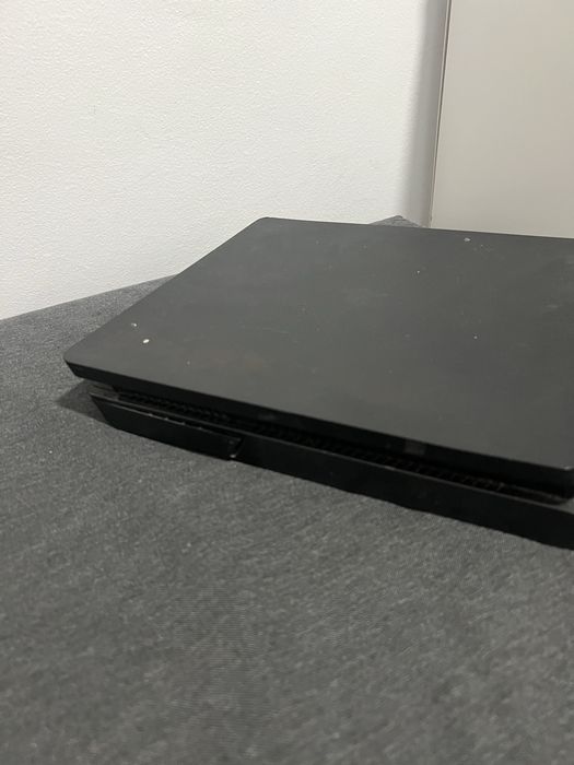 Playstation 4 slim negociável bom estado