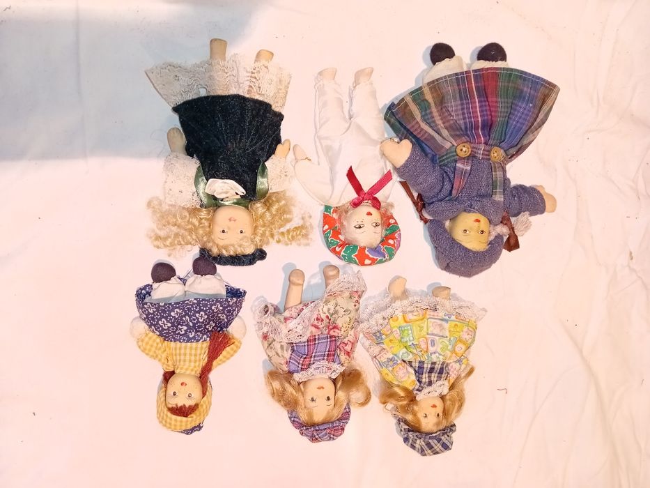 Conjunto de 6 Bonecas Antigas em Porcelana