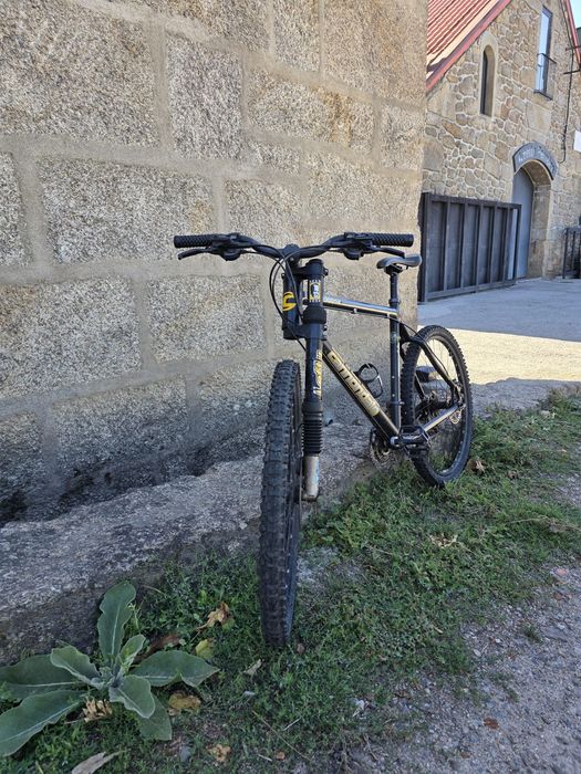 Vendo uma bicicleta Cannondale Lefty