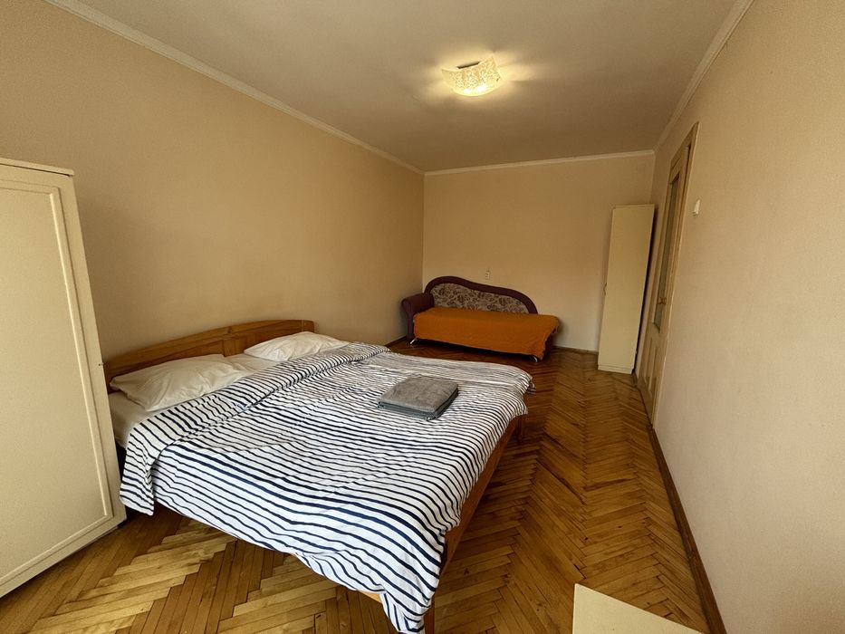 Однокімнатна квартира подобово біля собору