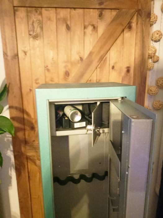 Szafa /sejf na broń dokumenty