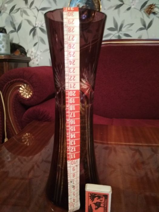 Цветная хрустальная ваза.