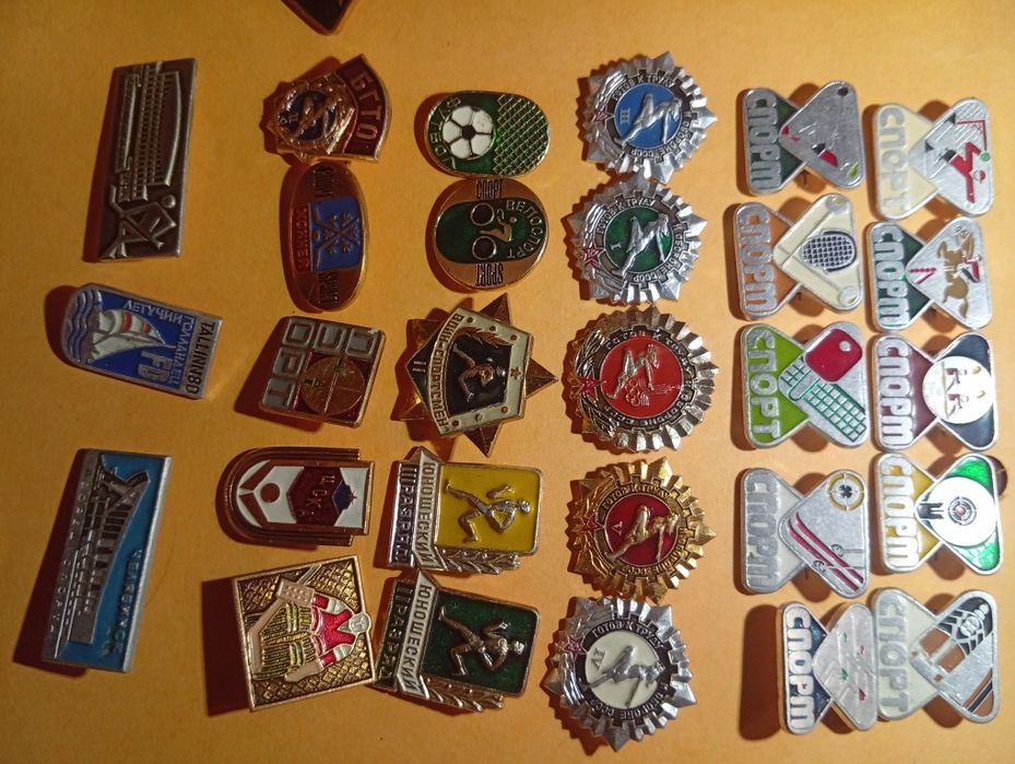 Продам советские значки разные