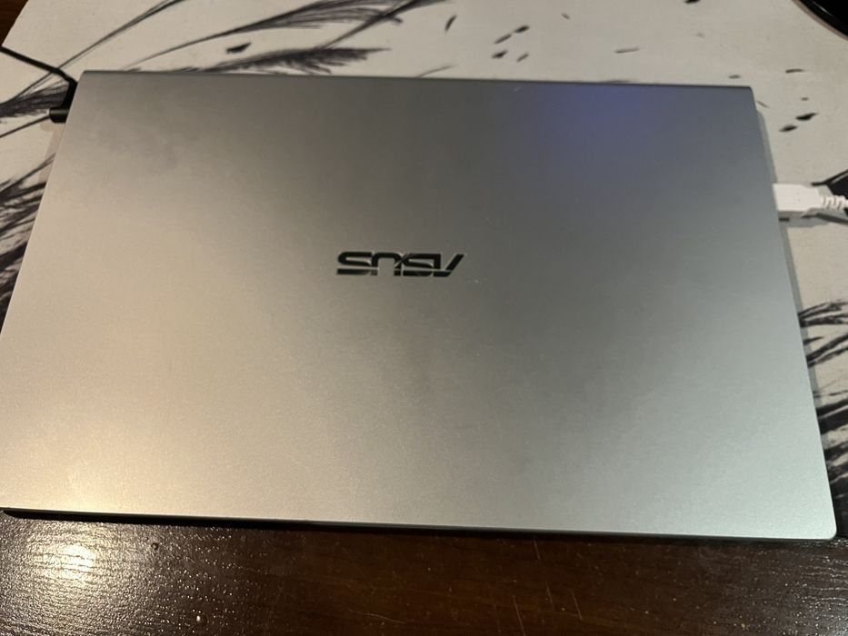 Ноутбук.  ASUS .