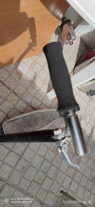 Trotinete em alumínio de 3 rodas muito intuitiva e menos perigosa