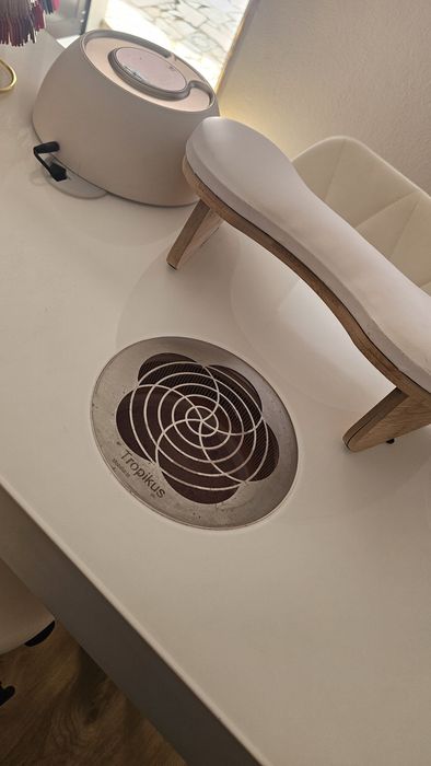 Mesa Tropikus unhas e aspiração