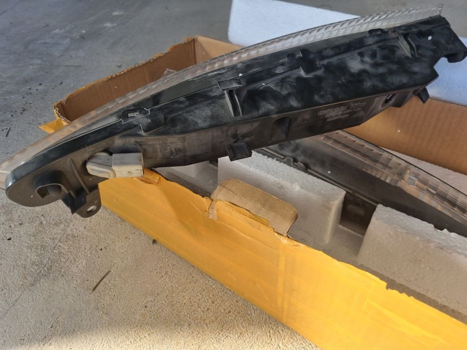 Grelha para-choque frente  e faróis de minimos e pisca audi q7 4l 

Pe