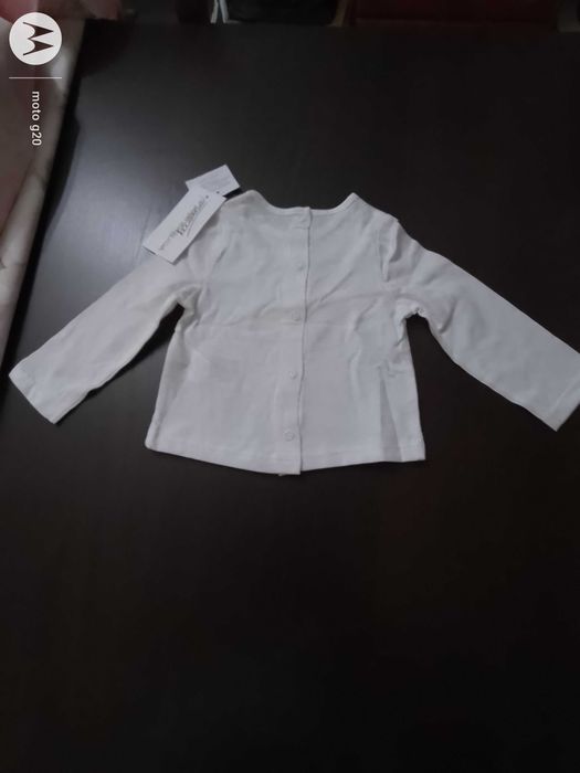 2 Camisinhas bebé 6 meses Vertbaut a estrear