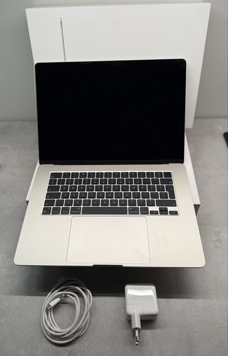 Apple MacBook Air 15, M2, 8-rdzeniowy CPU, Starlight,