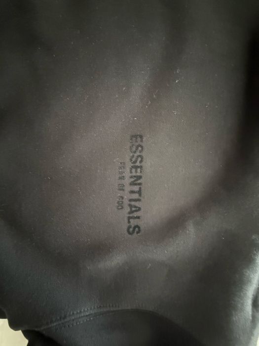 Hoodie preto da Essentials