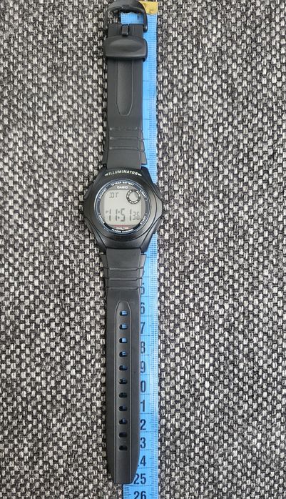 Годиник Casio F-200
