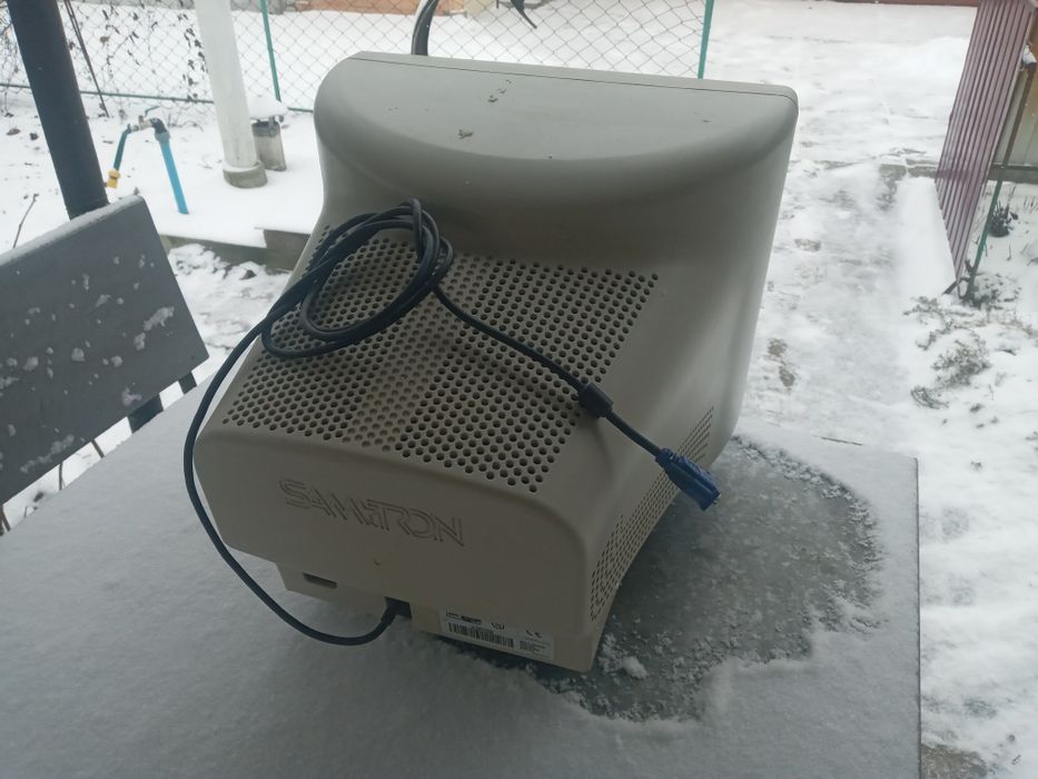 Монітор старого зразка.