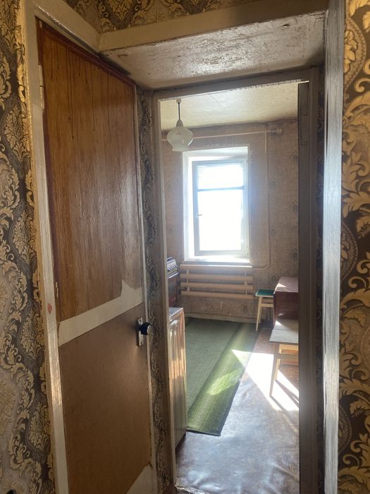 Продам 2-х кім.кв на 4-му районі .