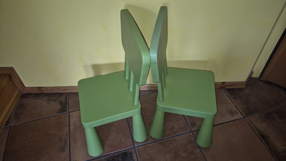 Stoliczek i dwa krzesełka dla dzieci. IKEA Mammut
