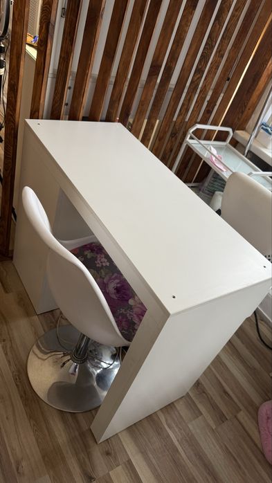 Стол для манікюру