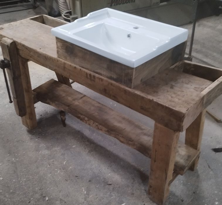 Banco marceneiro com movel e 2 prensas