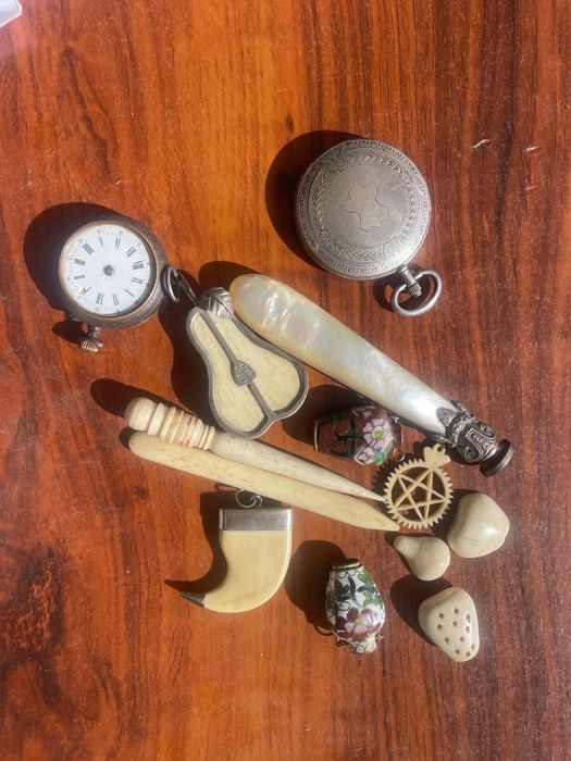 Conjunto de peças e relogios